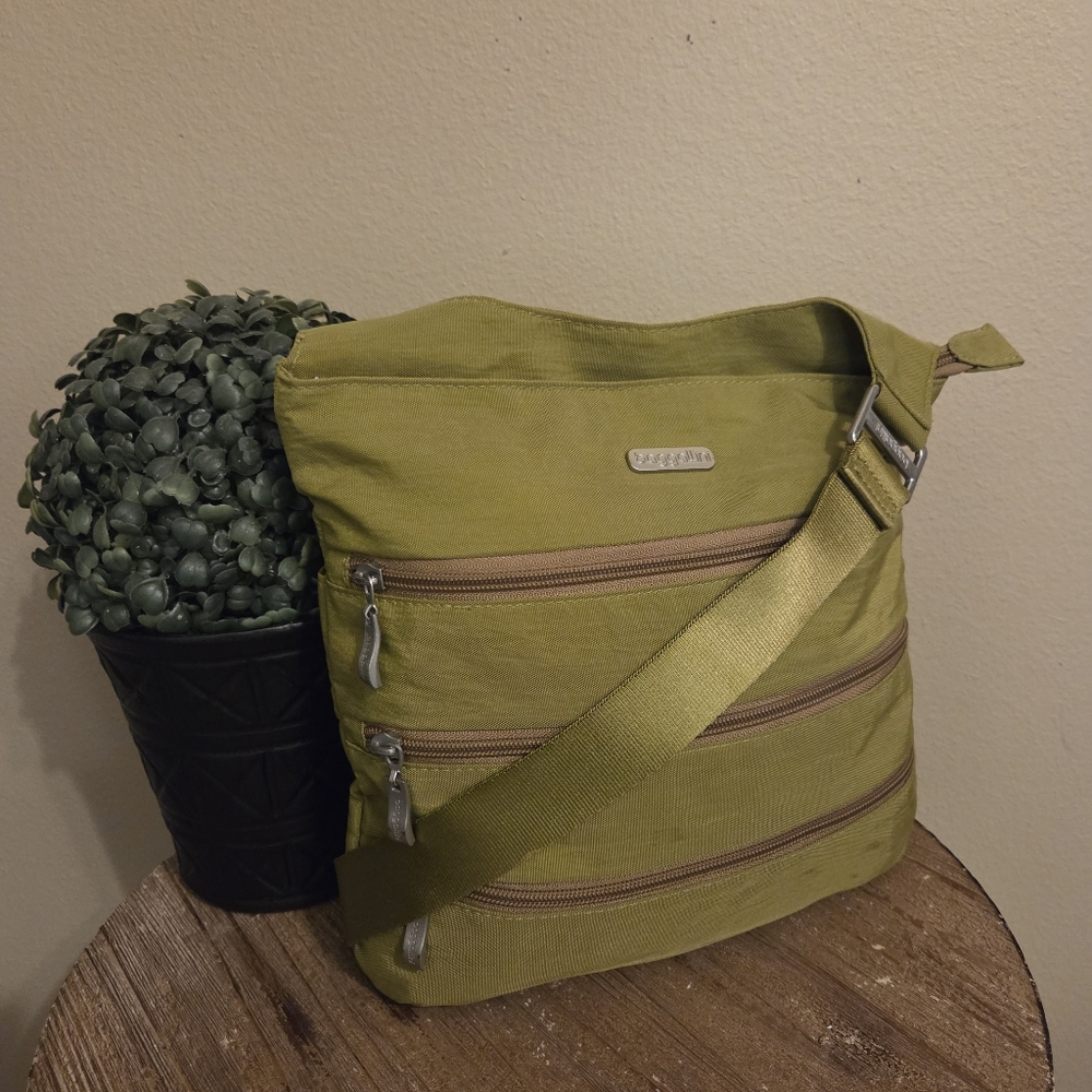 BAGGALLINI Big‎ Zipper Bagg RFID Green Nylon Triple Zip Crossbody Messenger Bag